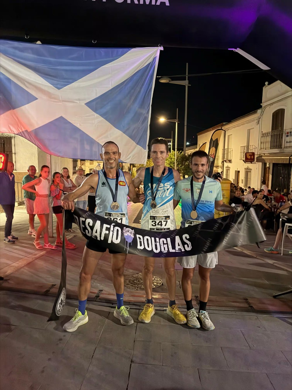 Eloy Trigo brilla en la noche malagueña y conquista el V Trail Nocturno Desafío Douglas 2026